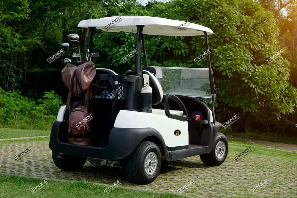 รถกอล์ฟมือสอง 4 ที่นั่งใช้งานในโครงการหมู่บ้านจัดสรร เพิ่มความสะดวกในการเดินทาง